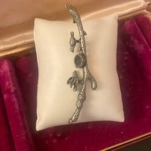 Birds with nest on a branch pendant